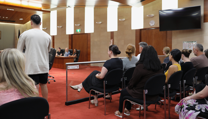 Image of attendees to council chambers